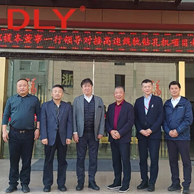 Il direttore del THK Enomoto visita DLY per discutere della tecnologia di per...